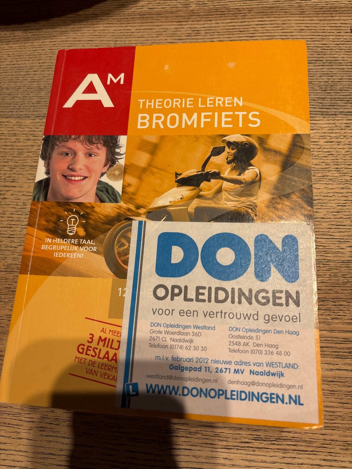 Theorie leren bromfiets - AM rijbewijs, Boeken, Studieboeken en Cursussen, Ophalen of Verzenden, Zo goed als nieuw, Overige niveaus
