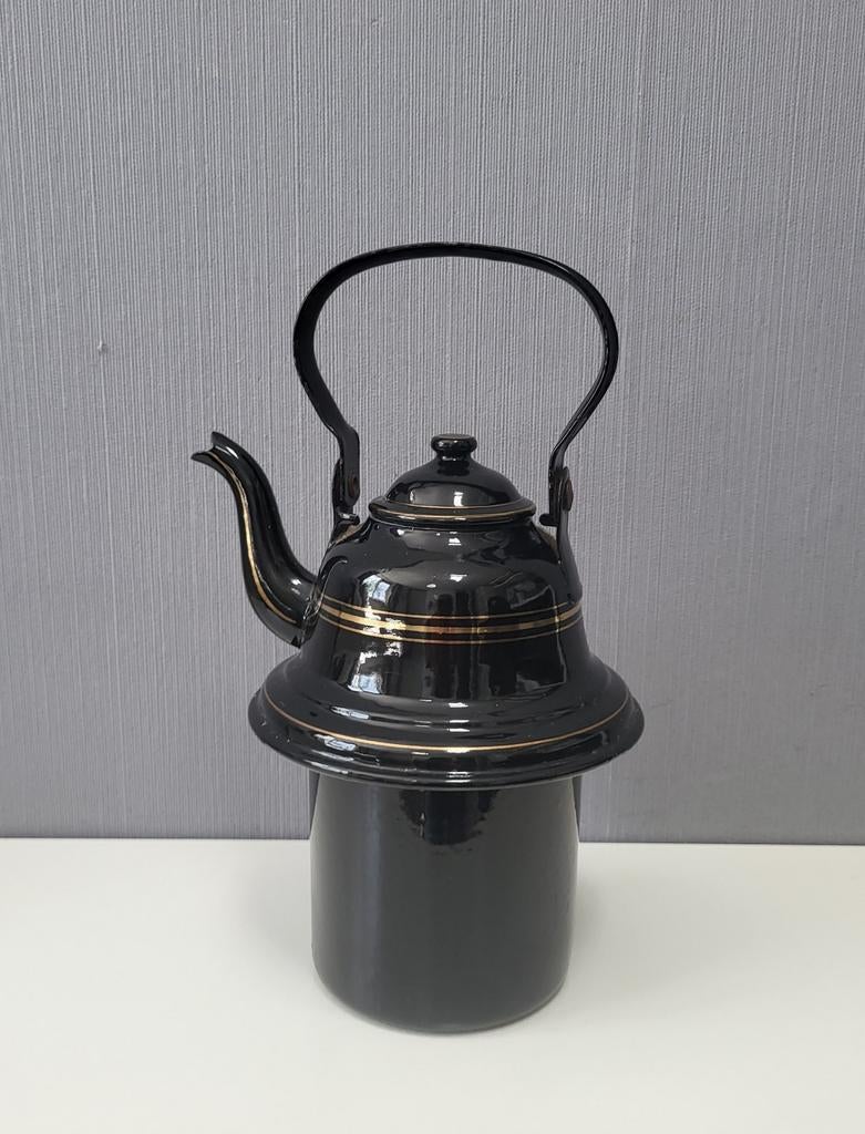 Oude zwart emaille zakketel met gouden biezen, Antiek en Kunst, Antiek | Emaille, Ophalen of Verzenden