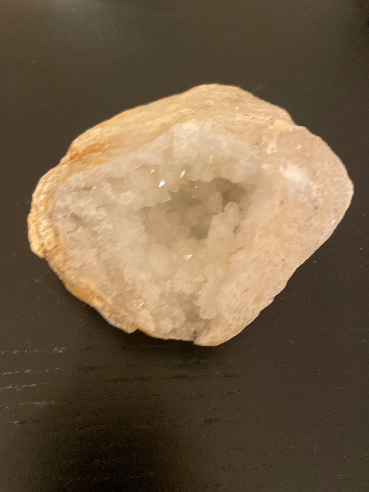 Mooie natuurlijke geode met kristallen, Sieraden, Tassen en Uiterlijk, Ophalen of Verzenden, Gebruikt