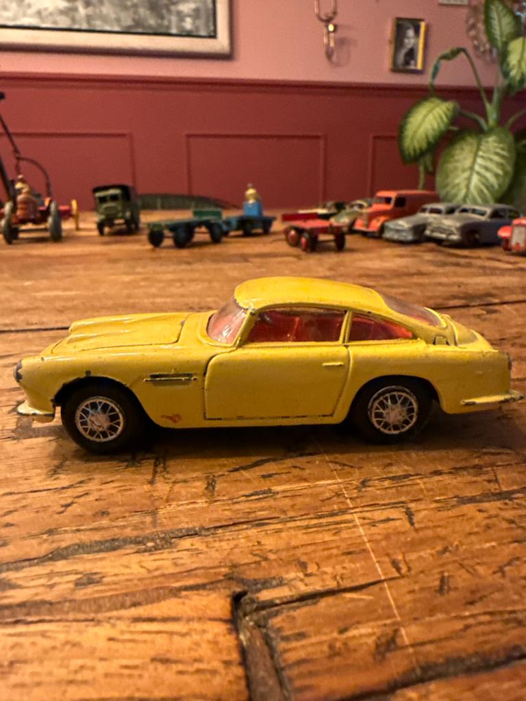 Corgi Toys 218 Aston Martin DB4 - Jaren '60 Model, Hobby en Vrije tijd, Modelauto's | 1:24, Gebruikt, Overige merken, Ophalen of Verzenden