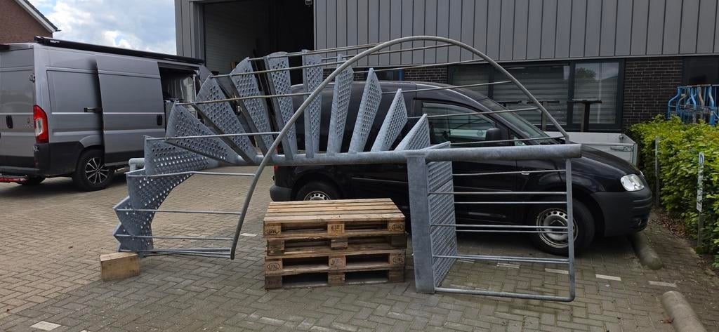 Metalen Spiraaltrap / Brandtrap, Doe-het-zelf en Verbouw, Ophalen, Gebruikt, Trap, 2 tot 4 meter