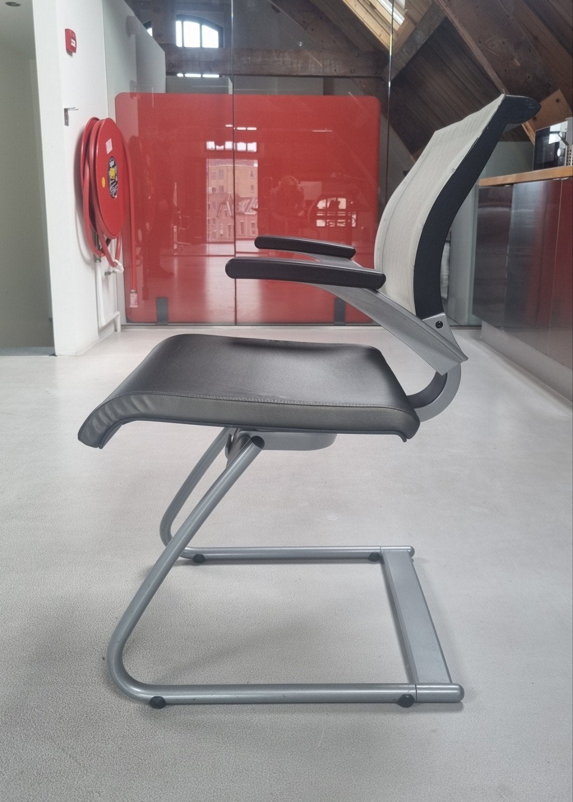 Ahrend 240 bureaustoel - Comfortabel en Stijlvol, Design, Ophalen of Verzenden, Zo goed als nieuw, Metaal