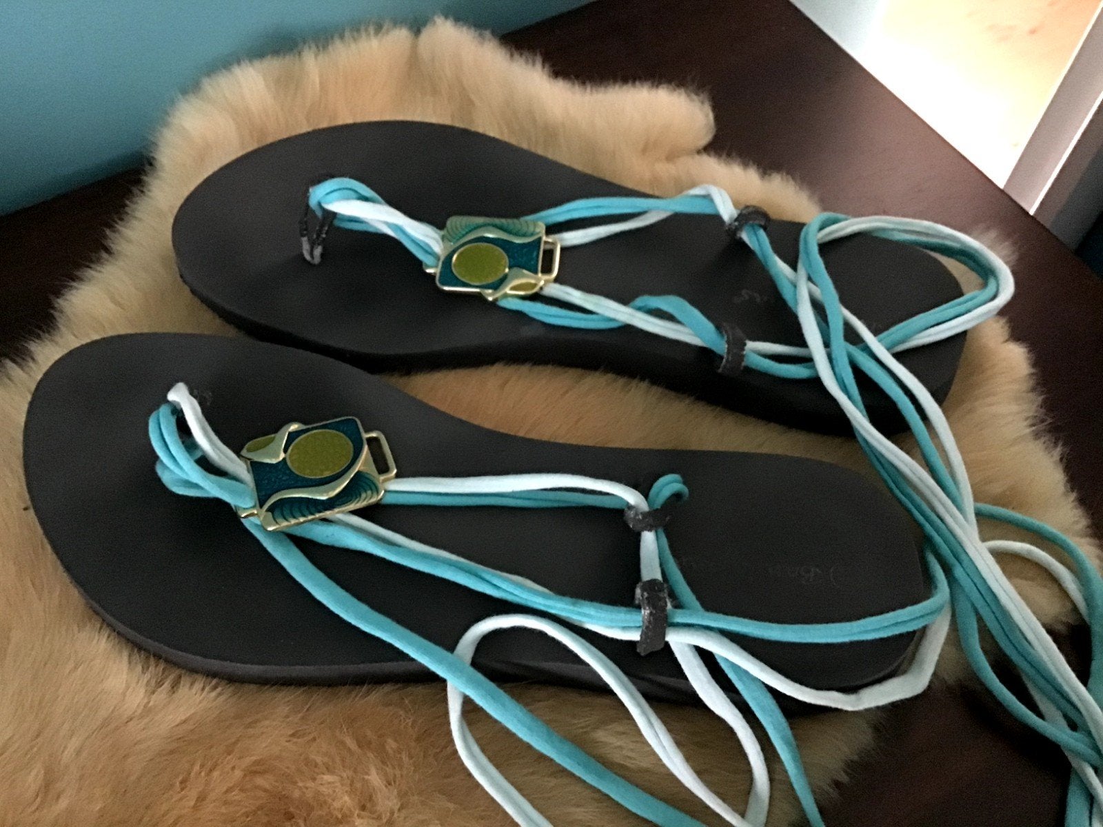 Slippers/sandalen met verwisselbare linten en versiering, Kleding | Dames, Schoenen, Ophalen of Verzenden