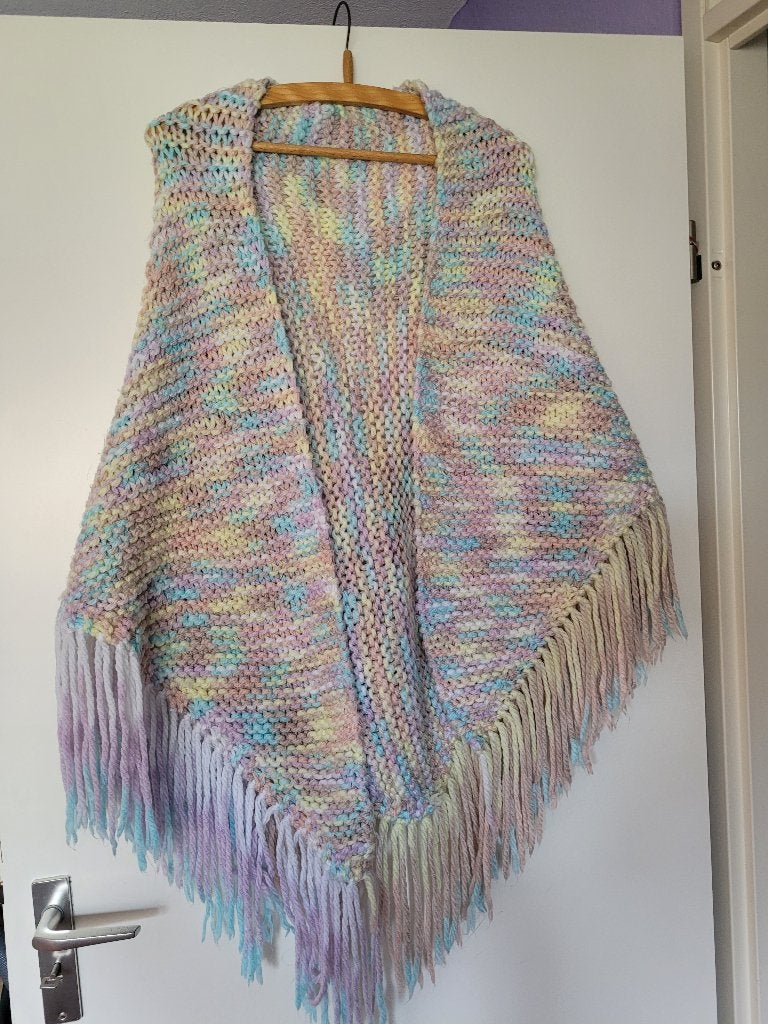 GEBREIDE PONCHO / OMSLAGDOEK, Maat 38/40 (M), Meerkleurig, Ophalen of Verzenden, Onbekend