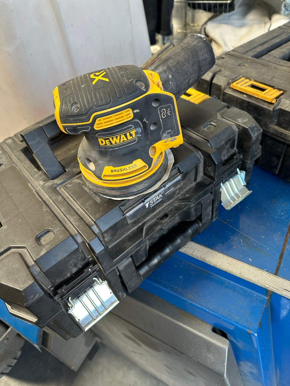 DeWalt Brushless Excentrische Schuurmachine, Ophalen of Verzenden, Gebruikt, Minder dan 600 watt, Excentrische schuurmachine