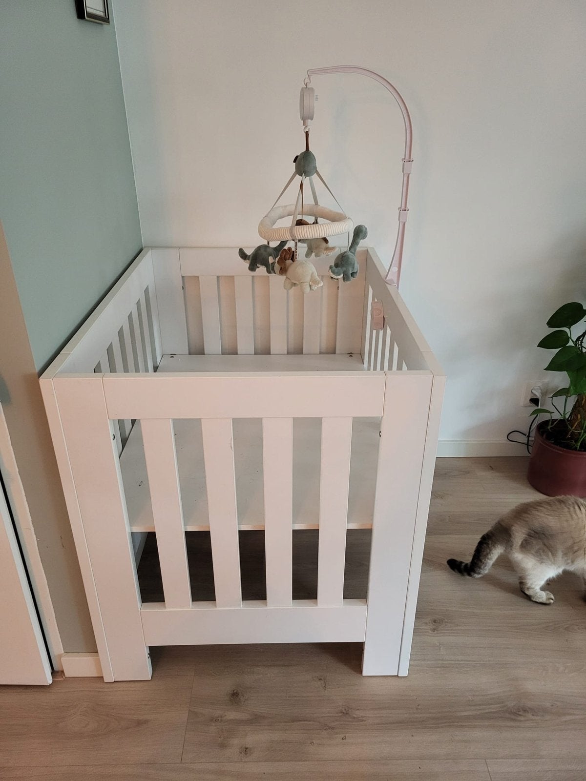 Witte box voor baby of peuter, Ophalen, Zo goed als nieuw, Vierkant, In hoogte verstelbaar