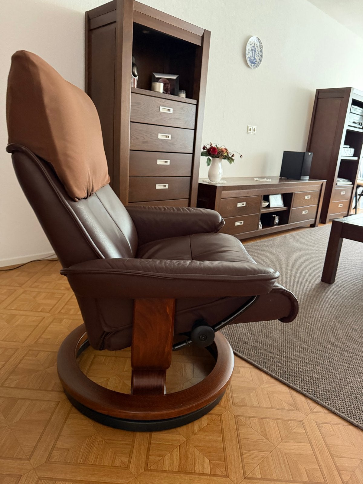 Stressless Ekornes fauteuil bruin leer, Ophalen, Gebruikt, Hout, 75 tot 100 cm
