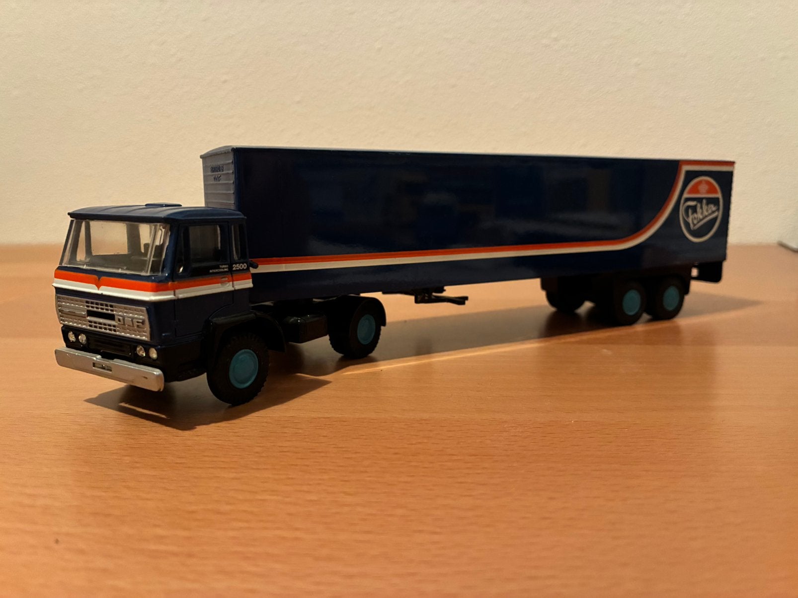 Lion Car / Lion Toys DAF 2500 trekker/oplegger uitv. Fokker, Ophalen of Verzenden, Zo goed als nieuw, Bus of Vrachtwagen, Lion Toys