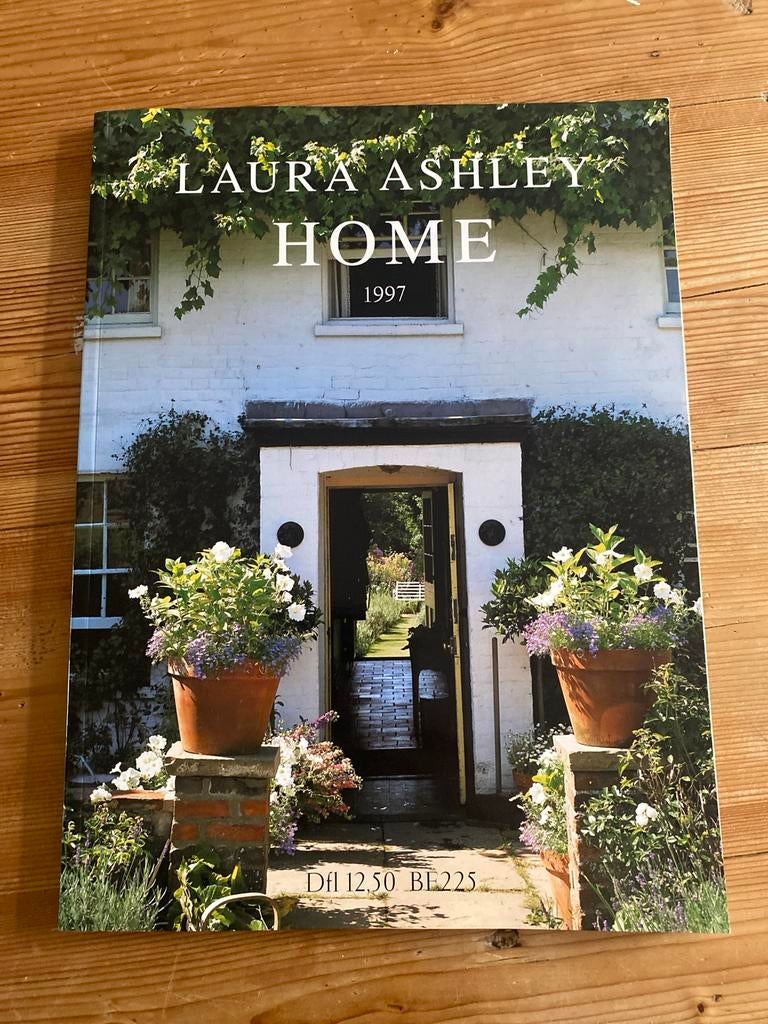 Laura Ashley Home - Interieur en Design Boek 1997, Ophalen of Verzenden, Gelezen, Interieur en Design