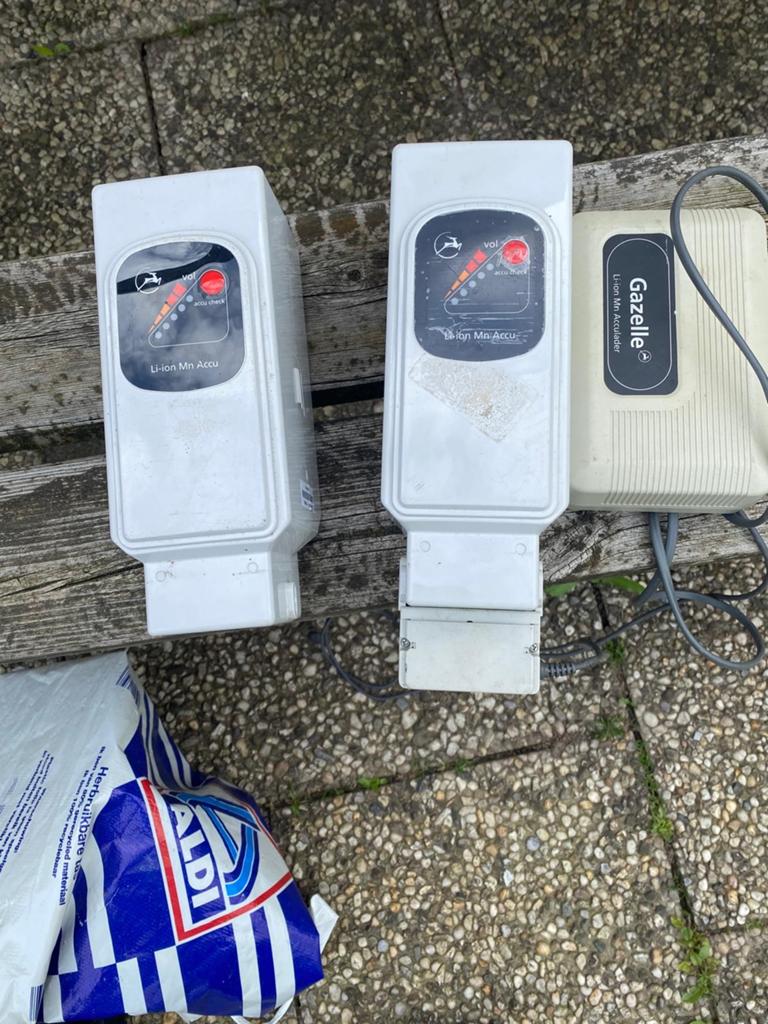 2 Gazelle Li-ion Mn Accu's met oplader, Ophalen of Verzenden, Gebruikt