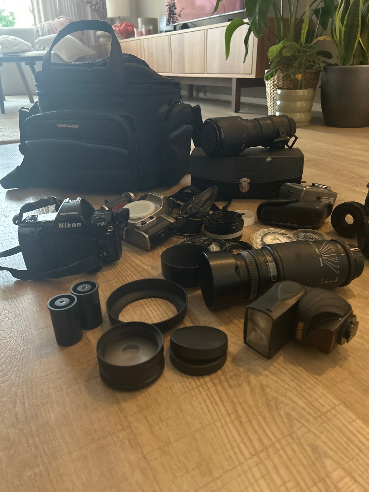 Nikon F90 en F80 camera's met diverse lenzen en accessoires, Nikon, Camera, Ophalen of Verzenden, Gebruikt