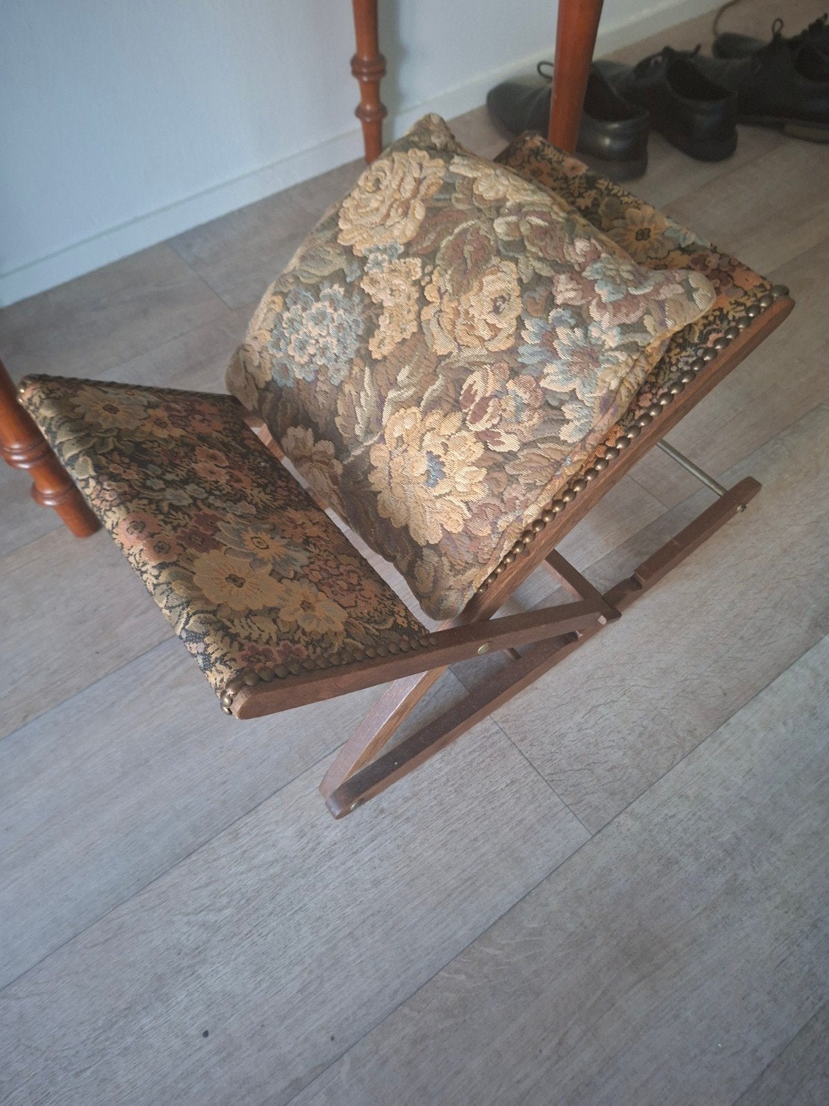 Antiek voetenbankje met gebloemde stoffering, Antiek en Kunst, Ophalen