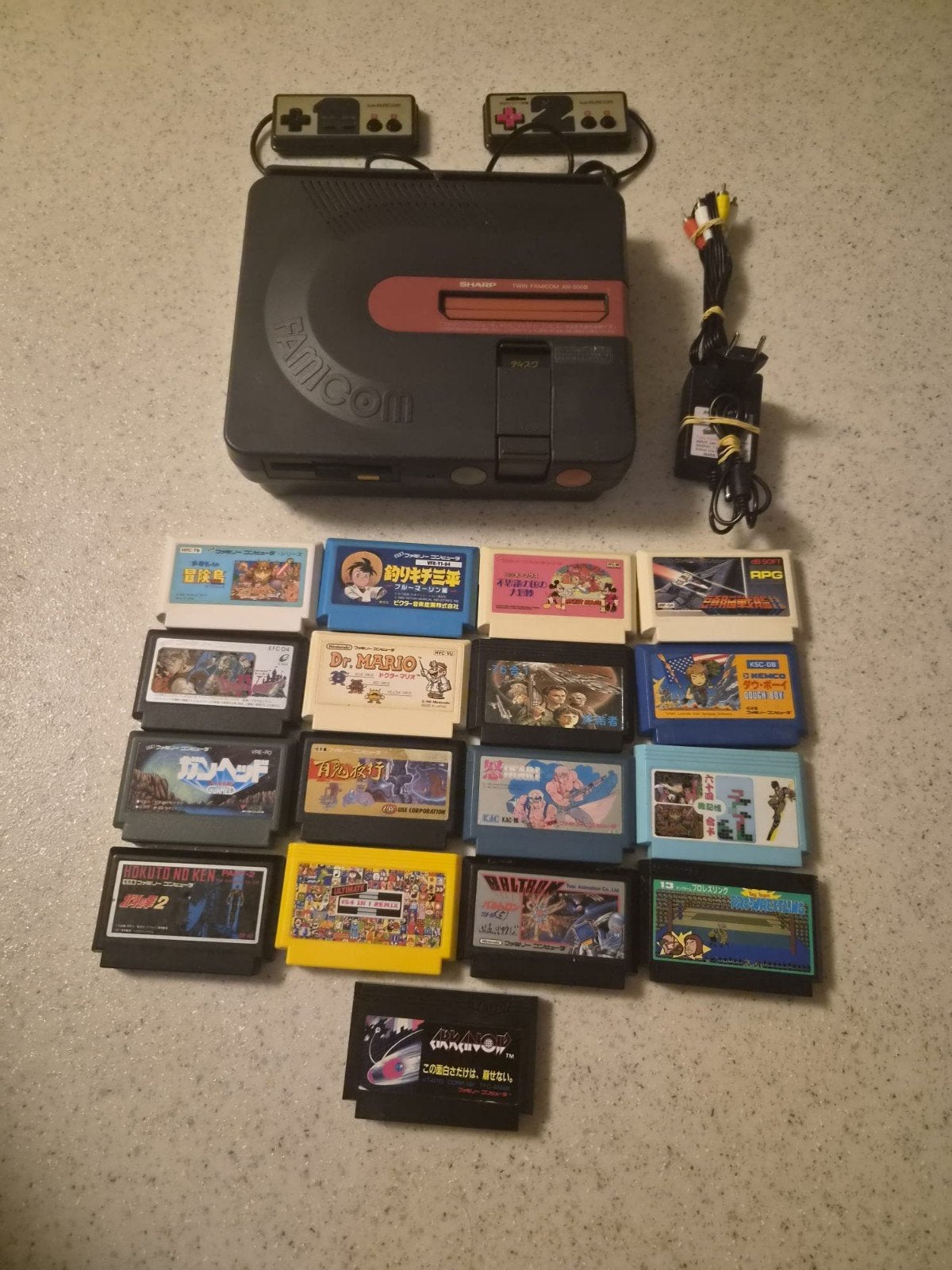 Sharp Twin Famicom AN-500R met 18 spellen, Spelcomputers en Games, Avontuur en Actie, 2 spelers, Eén computer, Ophalen of Verzenden