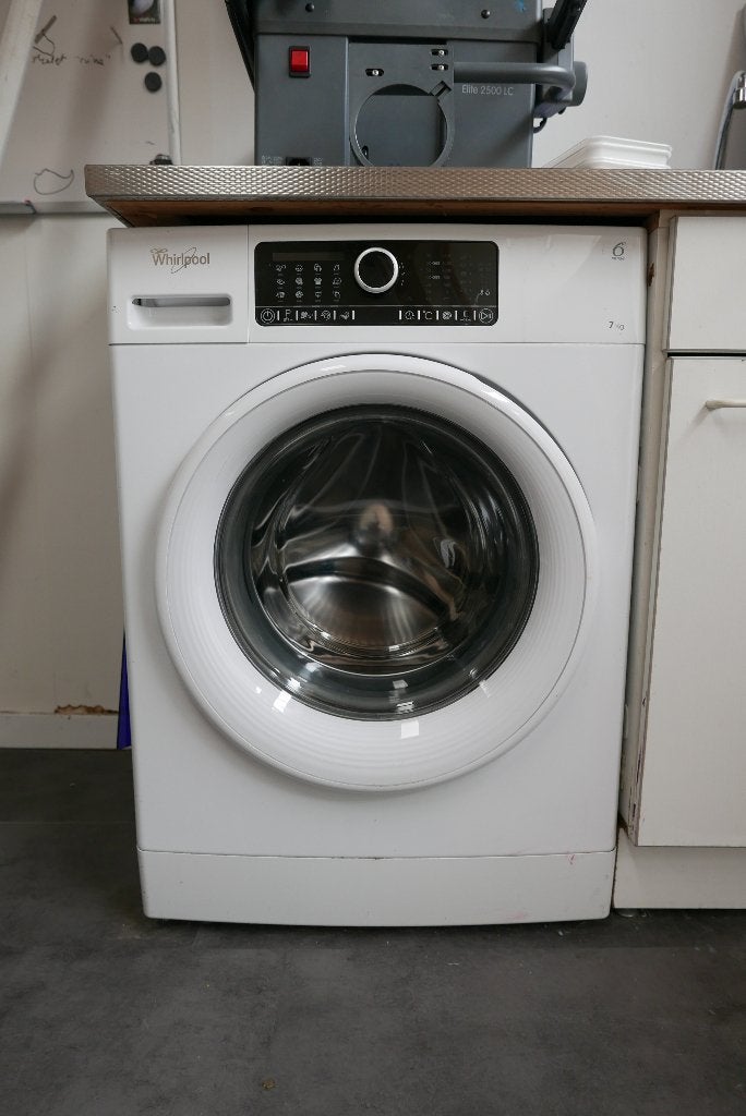 Whirlpool 6th Sense wasmachine 7 kg - Goed werkend, Ophalen, Gebruikt, Wolwasprogramma, Voorlader