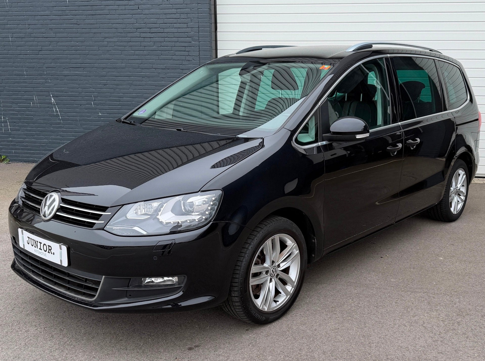 Volkswagen Sharan 1.4 TSI Highline AUTOMAAT/7PERSOONS/DEALER, 15 km/l, 150 pk, Zwart, 102 €/maand