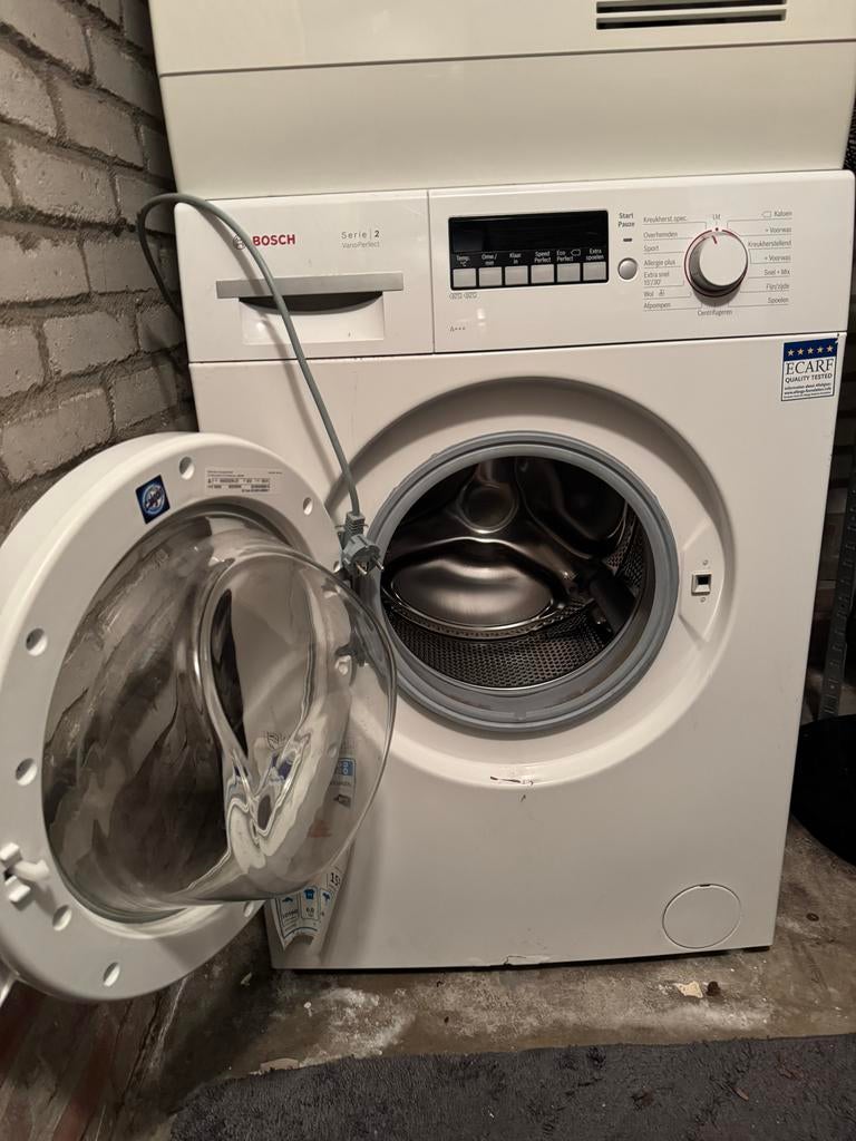 Oude Bosch wasmachine gratis op te halen (lekt), Witgoed en Apparatuur, Ophalen, 1200 tot 1600 toeren, Niet werkend, 85 tot 90 cm