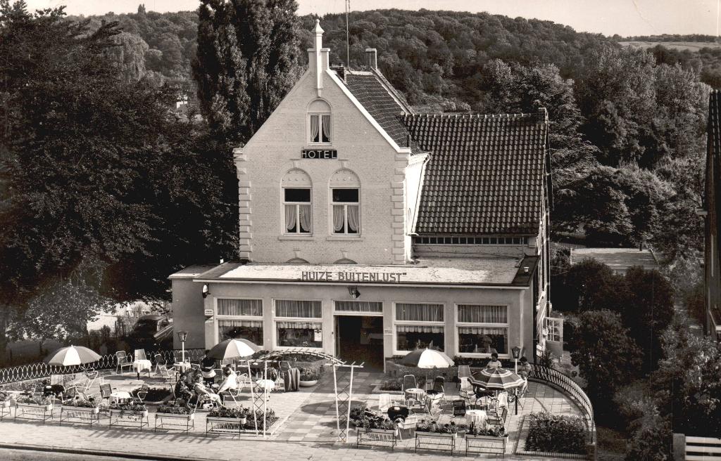 Valkenburg, Hotel Buitenlust (1961) 131186, Verzamelen, Ansichtkaarten | Nederland, Gelopen, Limburg, 1960 tot 1980, Ophalen of Verzenden