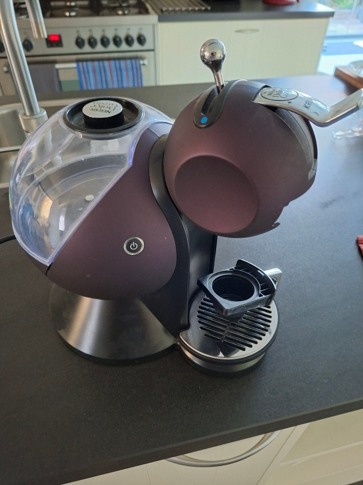Nescafé Dolce Gusto Koffiemachine - Aubergine, Ophalen, Afneembaar waterreservoir, Gebruikt, Overige typen