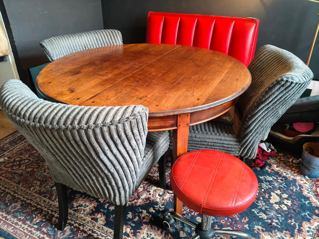 klassieke, ronde houten eettafel met sfeervolle vintage look, Ophalen, Ovaal, 100 tot 150 cm, 100 tot 150 cm