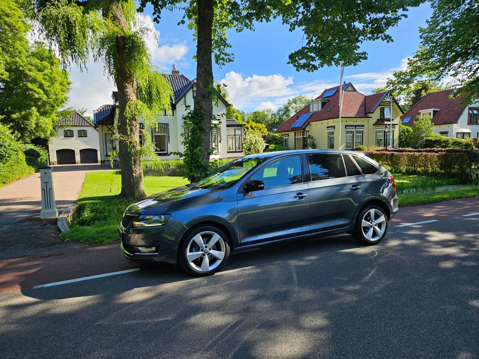 Skoda Rapid 1.0 TSI Greentech 110pk DSG BOM VOLLE UITVOERING, Auto's, 15 km/l, Zwart, 610 kg, 49 €/maand