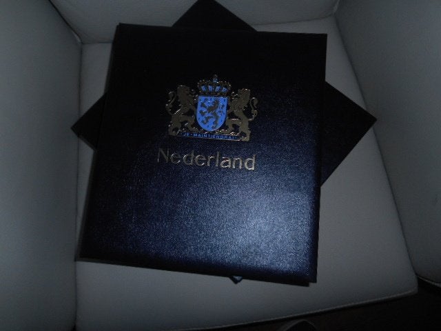 Davo Album Nederland deel 3   1980 tot 1995 de luxe + zegels, Ophalen of Verzenden, Na 1940, Postfris