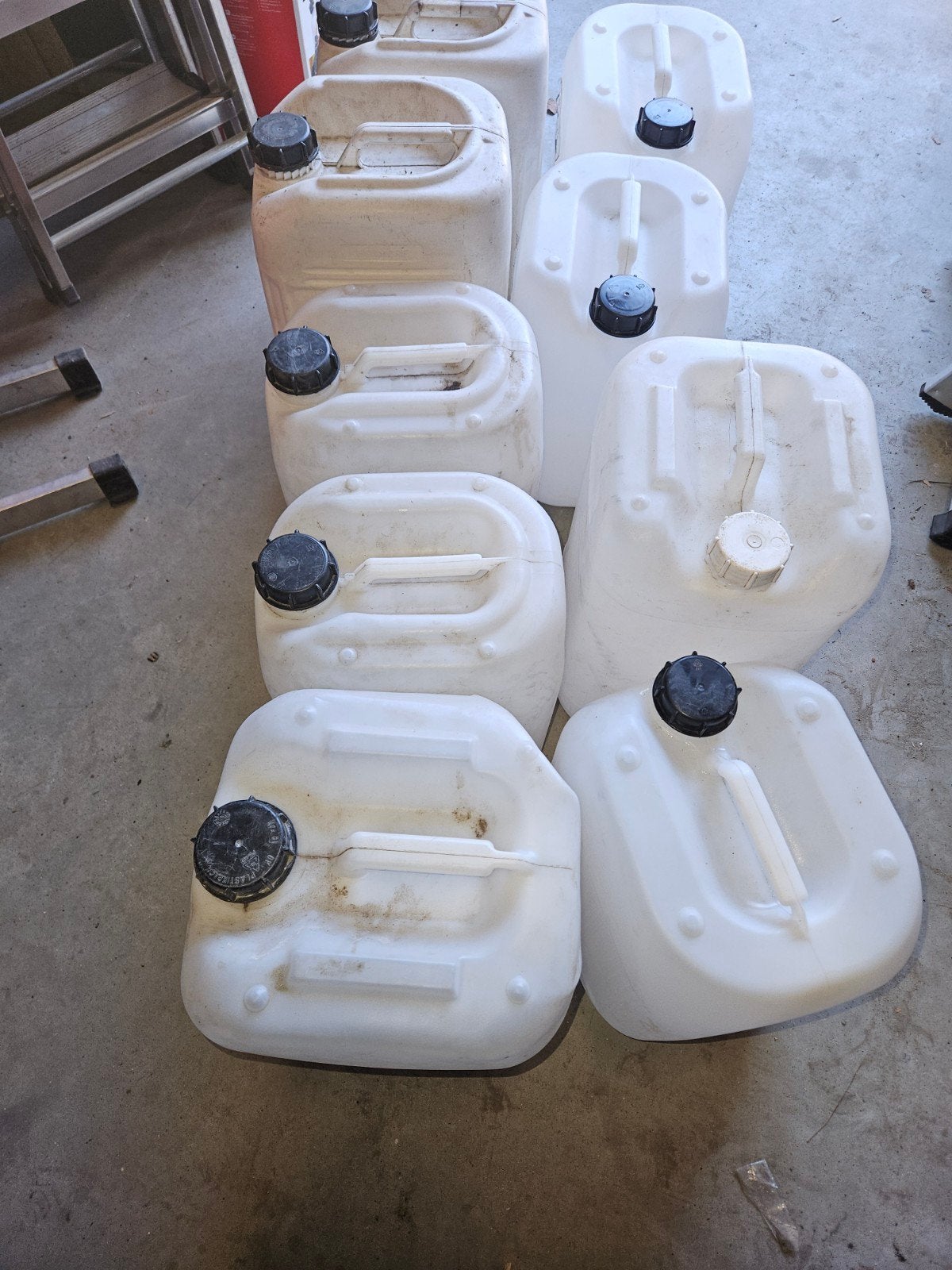 Diverse plastic jerrycans en vaten, Ophalen, Gebruikt, 40 tot 60 cm, Overige typen
