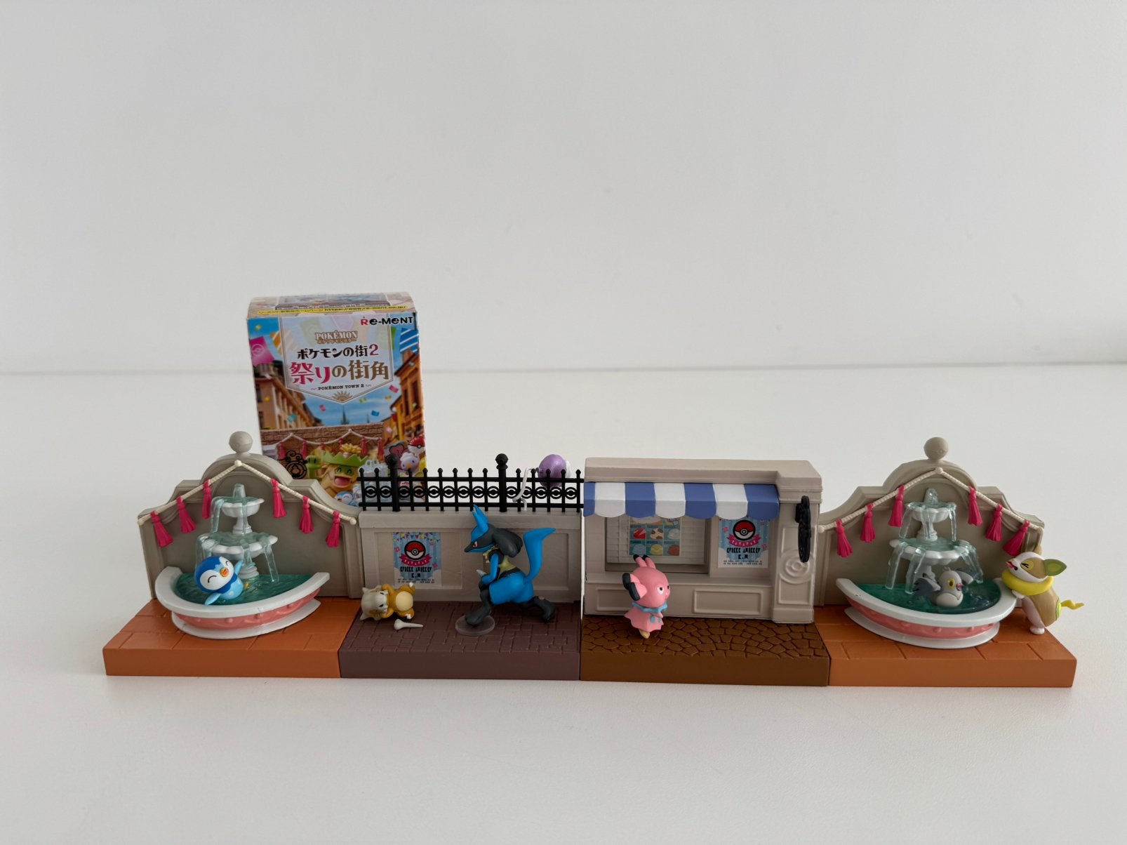 Re-ment Pokémon town series 02 mini figure 4 pcs, Verzamelen, Poppetjes en Figuurtjes, Ophalen of Verzenden, Zo goed als nieuw