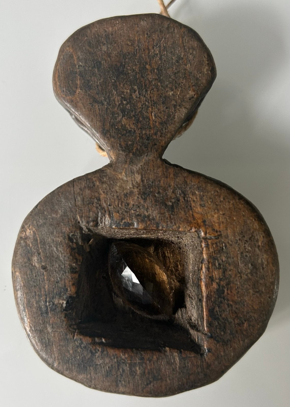 Uniek antiek tribal vee amulet Tumbiya Rookkwarts 1900, Antiek en Kunst, Bruin, Verzenden, Handgemaakt, Overige herkomsten