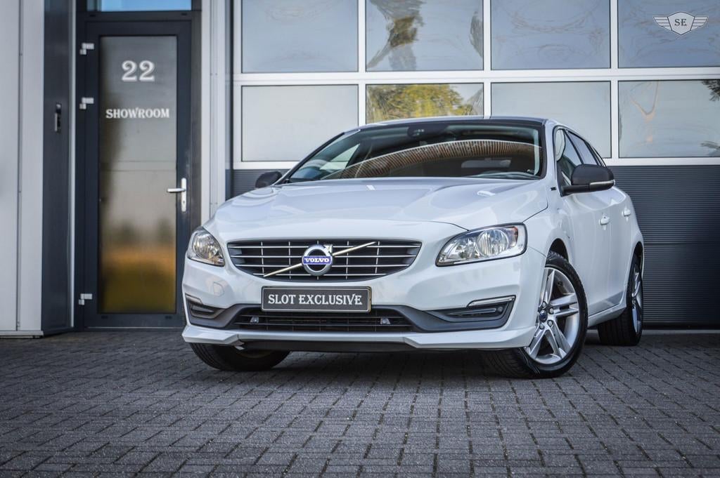 Volvo V60 2.4 D5 Twin Engine Lease Edition|CAMERA|TREKHAAK, Auto's, Volvo, Automaat, Stof, Vierwielaandrijving, 1880 kg