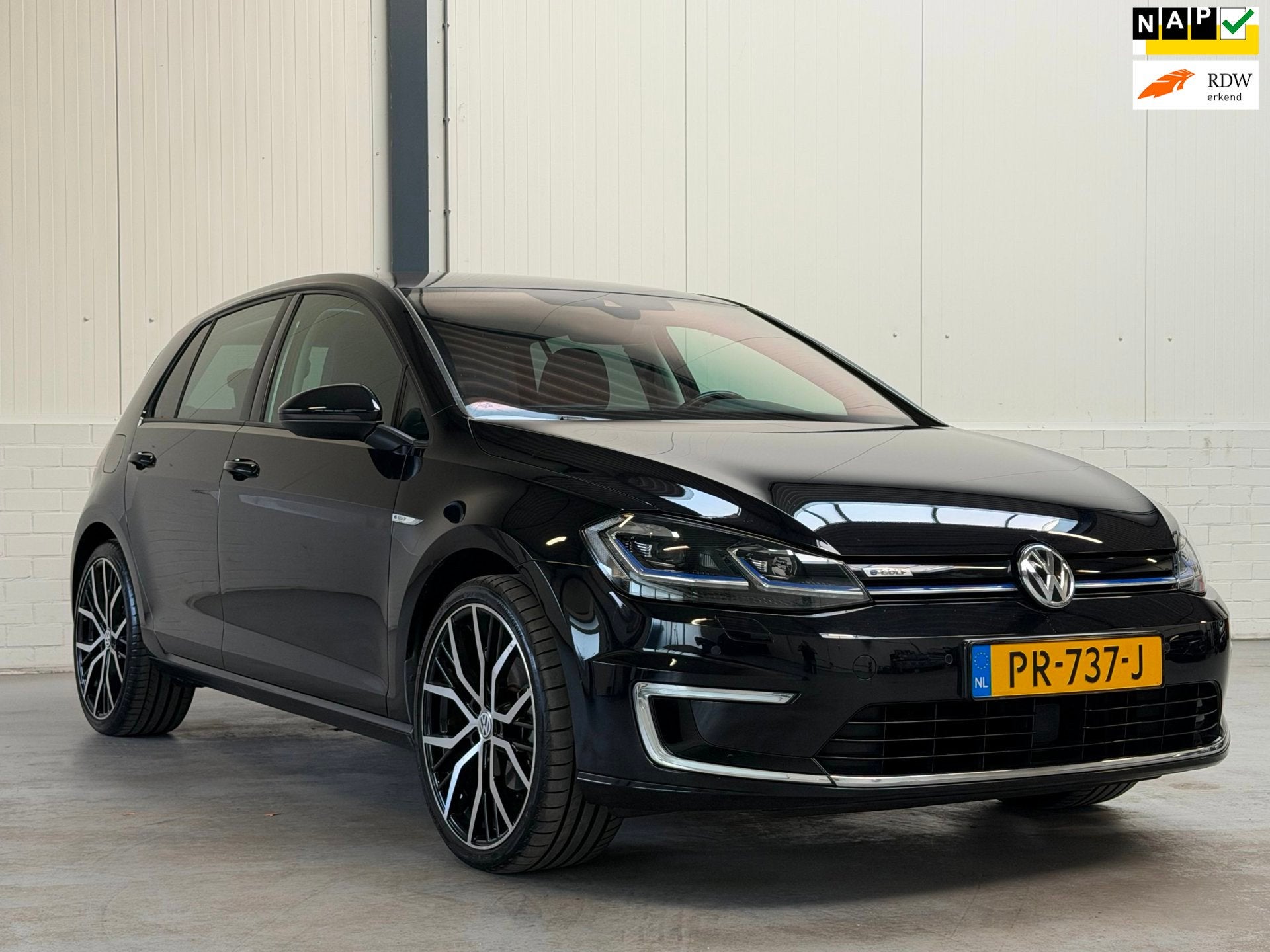 Volkswagen E-Golf E-Golf|SoH86%|36kWh|Leder|Virtual|Adaptief, Auto's, Dealer onderhouden, 136 pk, Gebruikt, Zwart