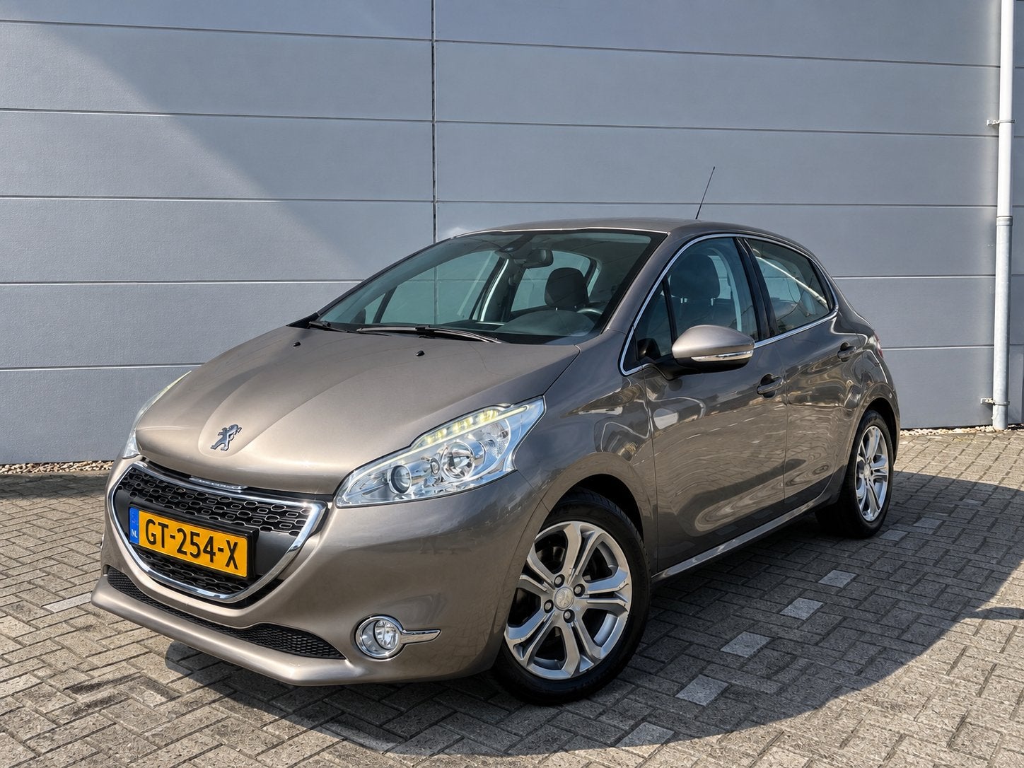 Peugeot 208 1.2 VTI 60KW/82PK 5-D 2012/GRIJS/AIRCO/NWE APK/, Auto's, Voorwielaandrijving, Stof, 31 €/maand, 1199 cc