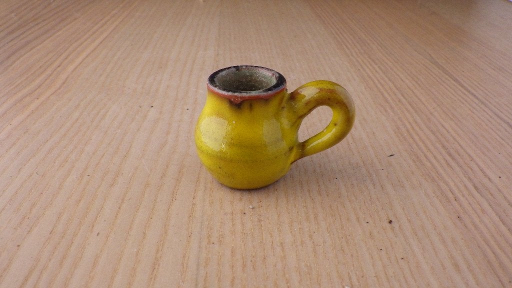 mooi geel vaasje met groot oor, Huis en Inrichting, Woonaccessoires | Vazen, Ophalen of Verzenden, Gebruikt, Geel, Steen/keramiek