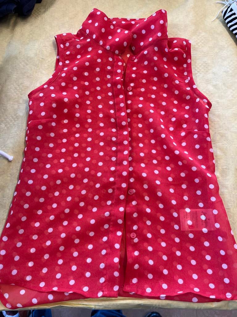 Mouwloze rode blouse met witte stippen, Ophalen of Verzenden, Gebruikt, Meisje, Overhemd of Blouse