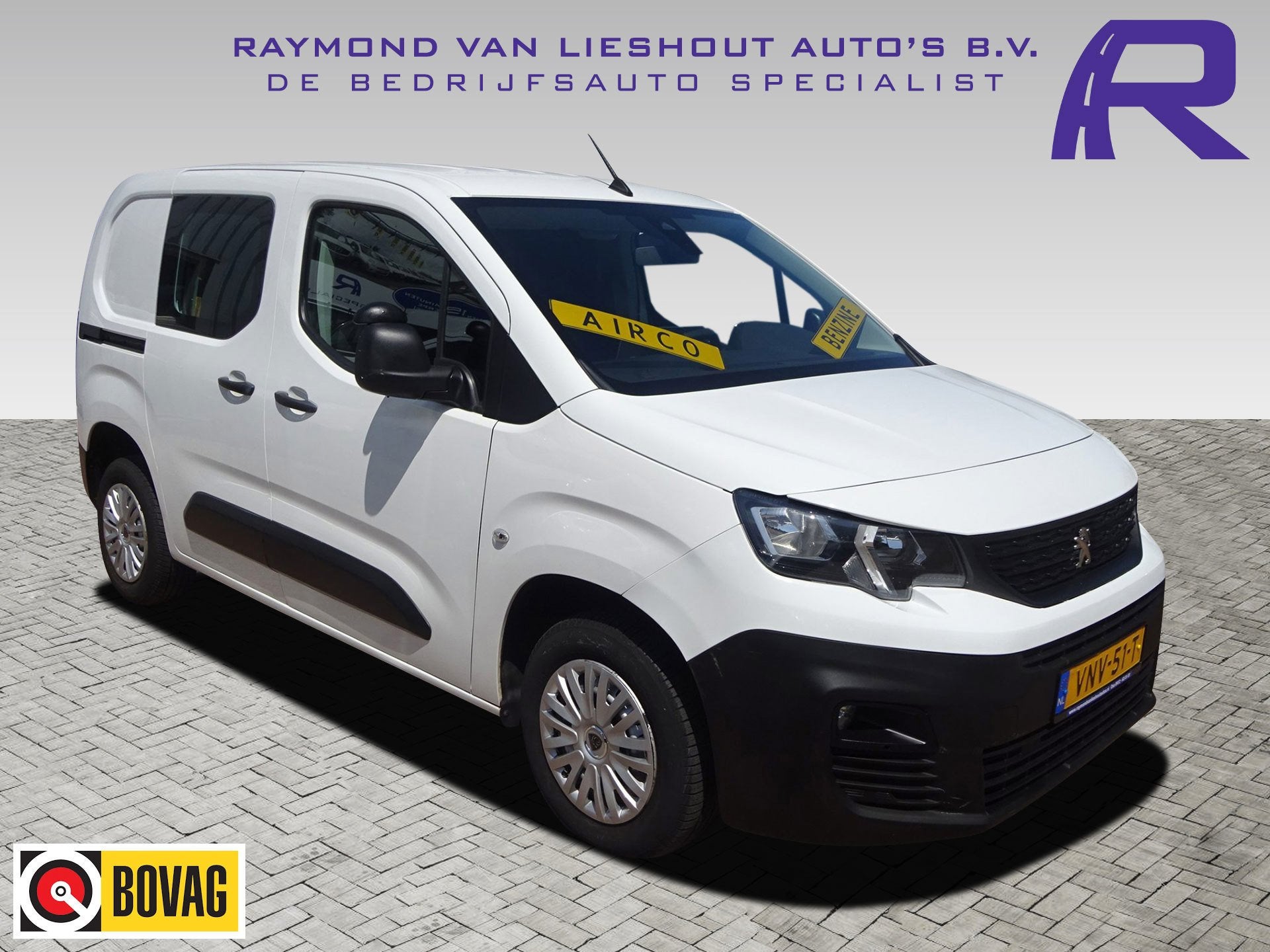 Peugeot Partner 1.2 PureTech Pro BENZINE AIRCO NAVI CRUISE C, Voorwielaandrijving, Dealer onderhouden, Gebruikt, 1199 cc
