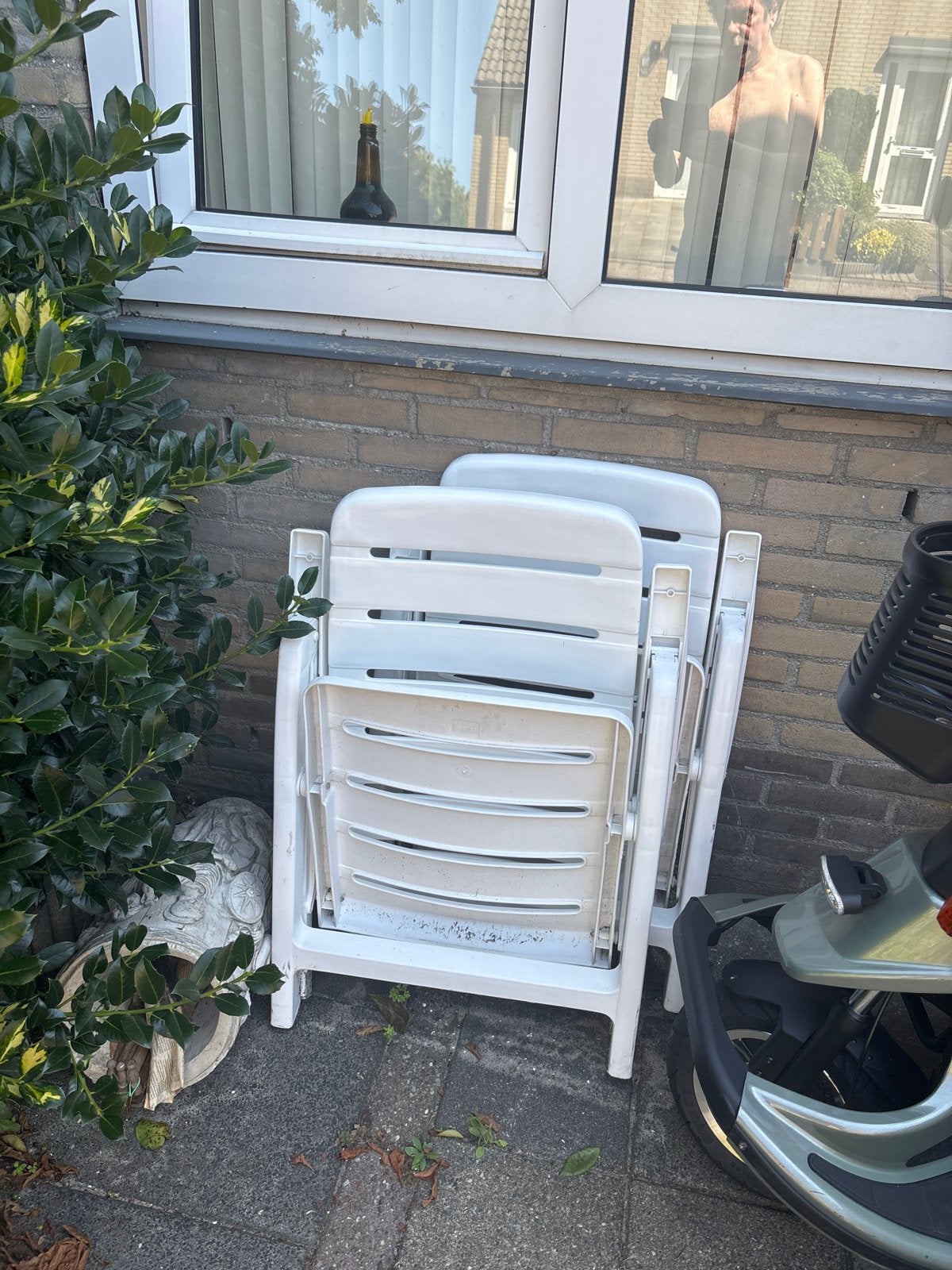 2 Witte Kunststof Tuinstoelen - Inklapbaar, Tuin en Terras, Tuinstoelen, Ophalen of Verzenden, Gebruikt, Kunststof, Inklapbaar