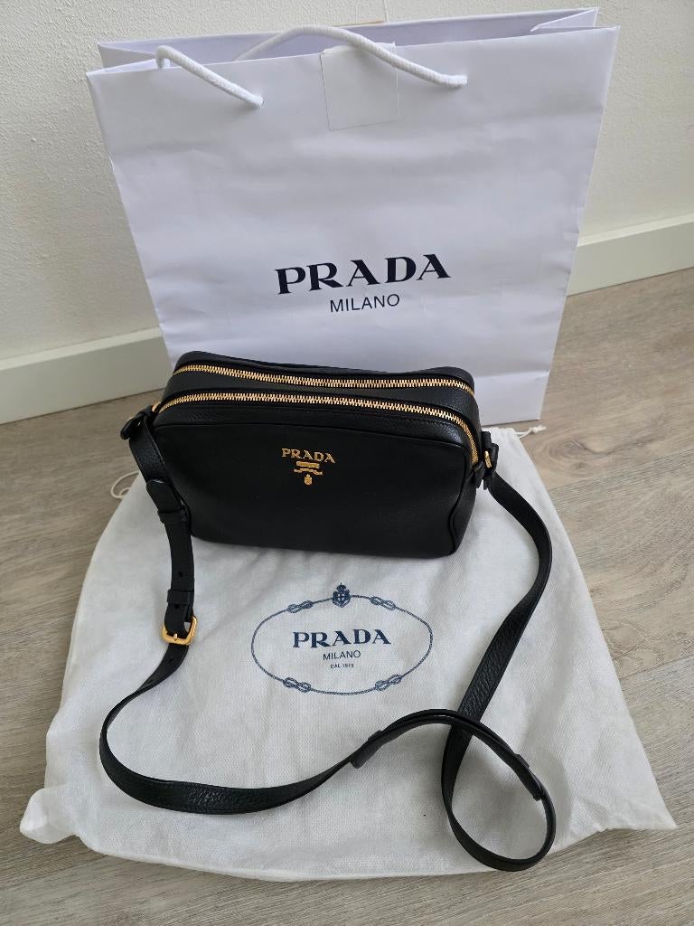 PRADA LEREN CROSSBODY MET DUBBELE RITSEN 100% ORIGINEEL, Ophalen of Verzenden, Zo goed als nieuw, Zwart, Schoudertasje