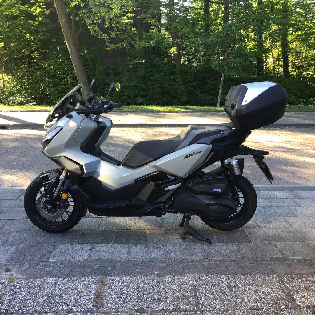 Honda ADV 350 april 2024 1664 km., Gebruikt, Particulier, Automaat, ABS