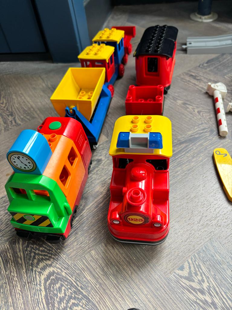 Grote Lego Duplo Treinset met bruggen, wissels en treinen, Gebruikt, Overige thema's, Ophalen of Verzenden, Duplo