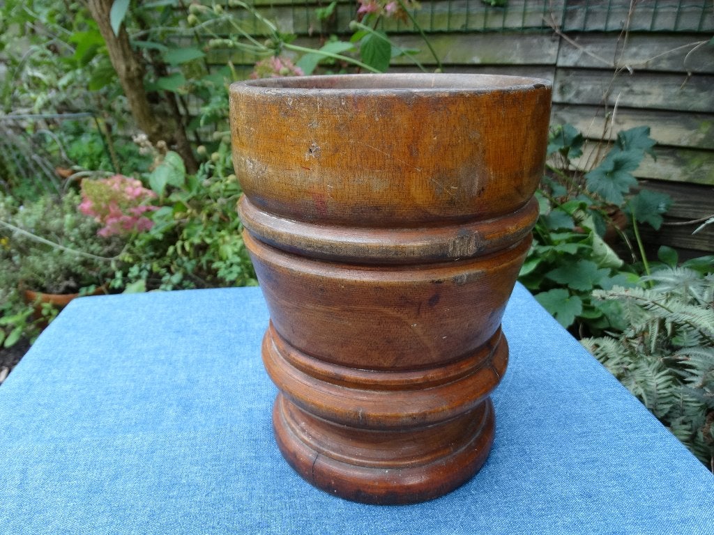 Grote houten treen vijzel pot & bijbehorende houten stamper, Ophalen