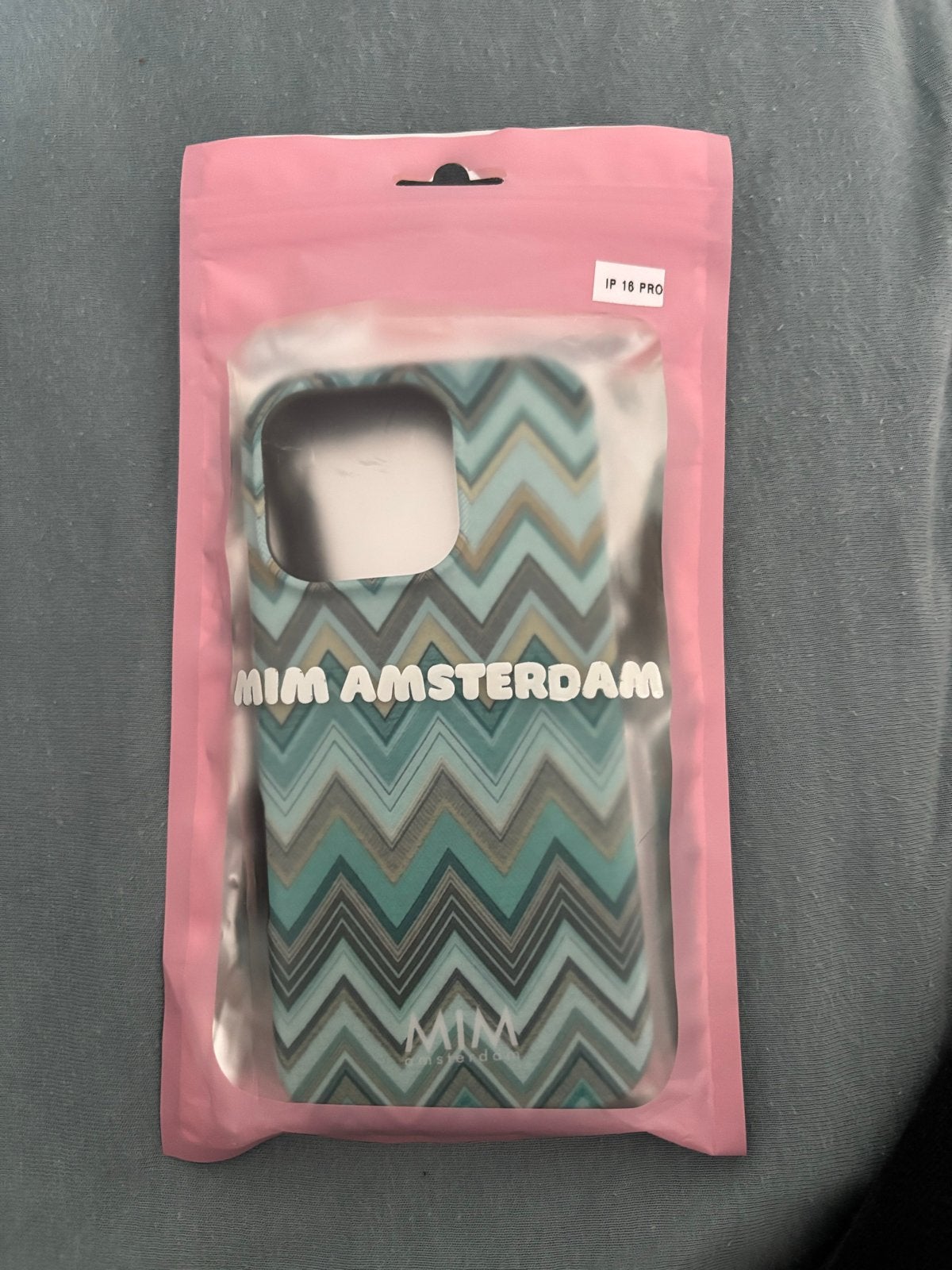 MIM Amsterdam Hoesje iPhone 16 Pro - Zigzag Design, Kunststof, IPhone 16 Pro, Overige merken, Nieuw