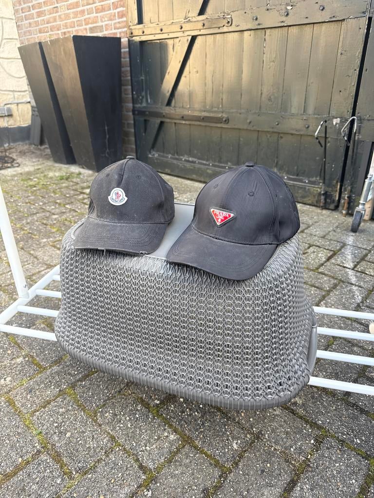 Prada en Moncler petten, Ophalen of Verzenden, Gedragen, One size fits all, Pet