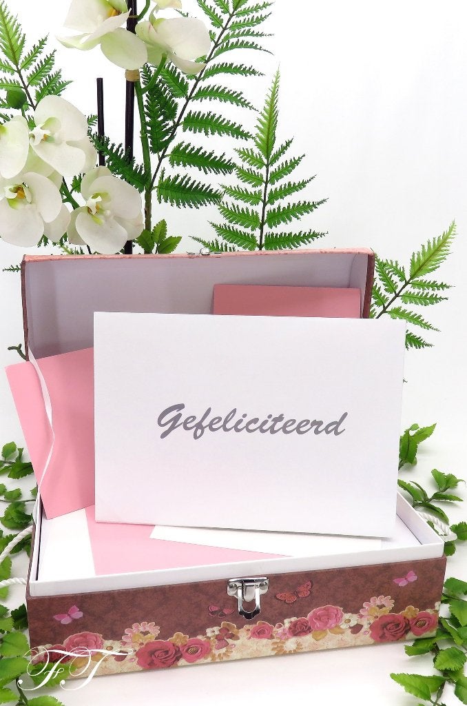 Prachtige 'Love is in the air' enveloppendoos., Hobby en Vrije tijd, Feestartikelen, Ophalen of Verzenden, Nieuw, Feestartikel