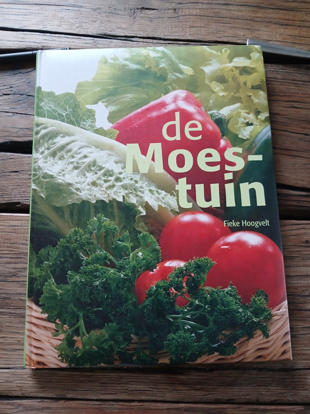 De Moestuin - Fieke Hoogvelt (Tuinieren, Moestuin), Boeken, Ophalen of Verzenden, Zo goed als nieuw, Fieke Hoogvelt, Moestuin