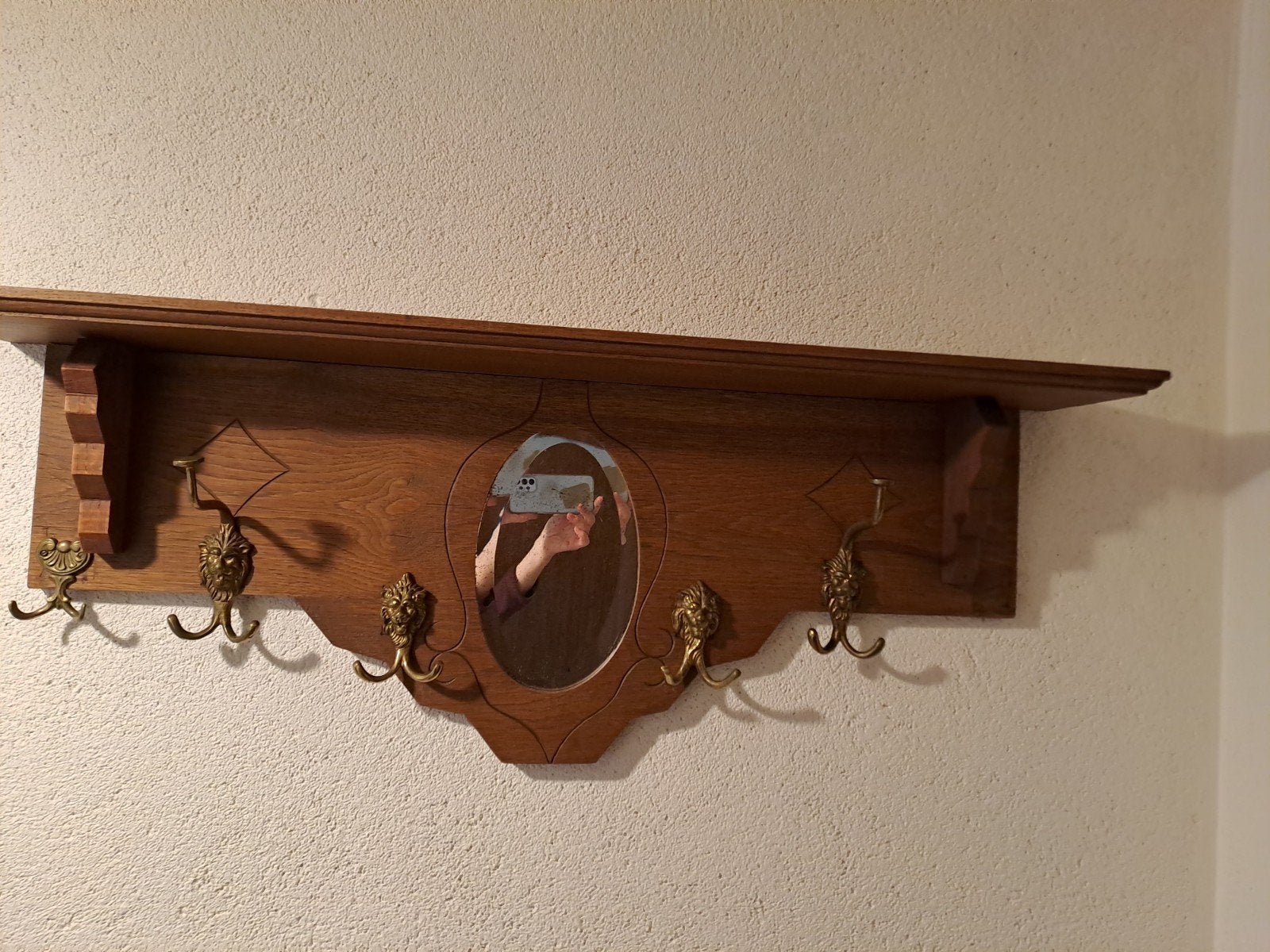 Vintage houten wandkapstok met messing haken en spiegel, Gebruikt, Minder dan 100 cm, Hout, Ophalen