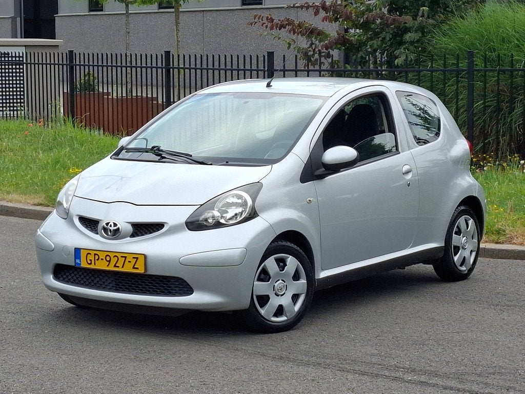 Toyota Aygo 1.0 12V Vvt-i 3DRS MMT 2006 Grijs Nieuwe APK, Voorwielaandrijving, Stof, Euro 6, 4 stoelen