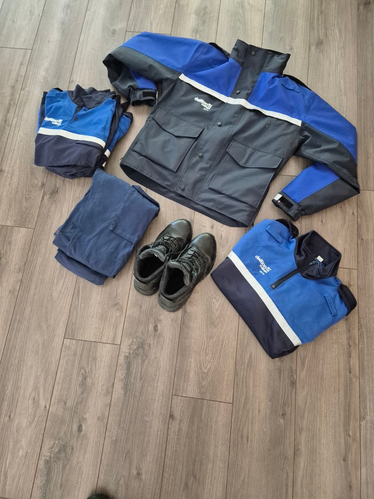 HTV-BOA kleding Deltion College, Ophalen, Gedragen
