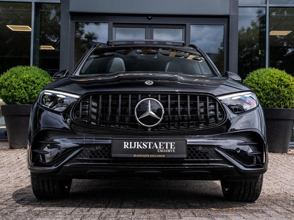 Mercedes GLC-klasse 300e 4MATIC AMG Line|PANO|LUCHTV|20|360, Auto's, Automaat, Automatische klimaatregeling, Gebruikt, Zwart