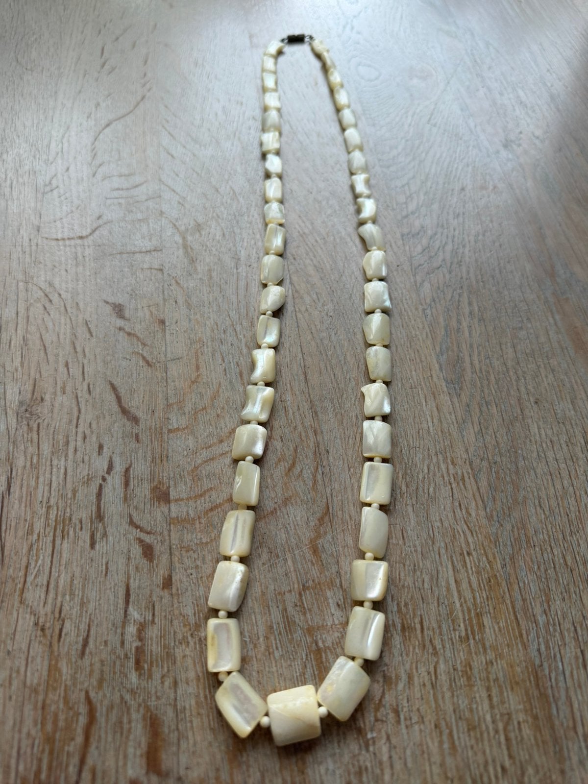 Oude parelmoer schelp kralen ketting, Ophalen of Verzenden, Zo goed als nieuw, Steen of Mineraal