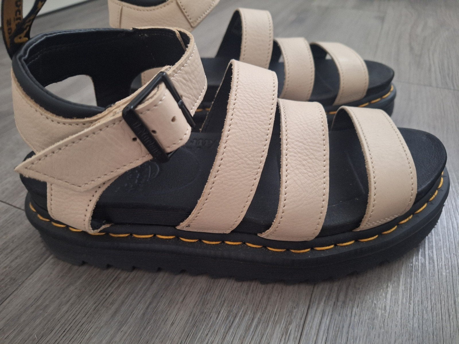 Dr. Martens  Sandalen - Beige, Beige, Sandalen of Muiltjes, Ophalen of Verzenden, Dr. Martens