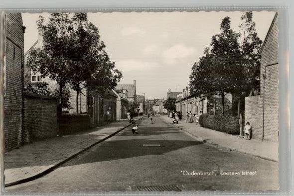 Oudenbosch Rooseveltstraat uitg W.J. v Overveld  zie info, Ophalen of Verzenden, 1960 tot 1980, Ongelopen, Noord-Brabant